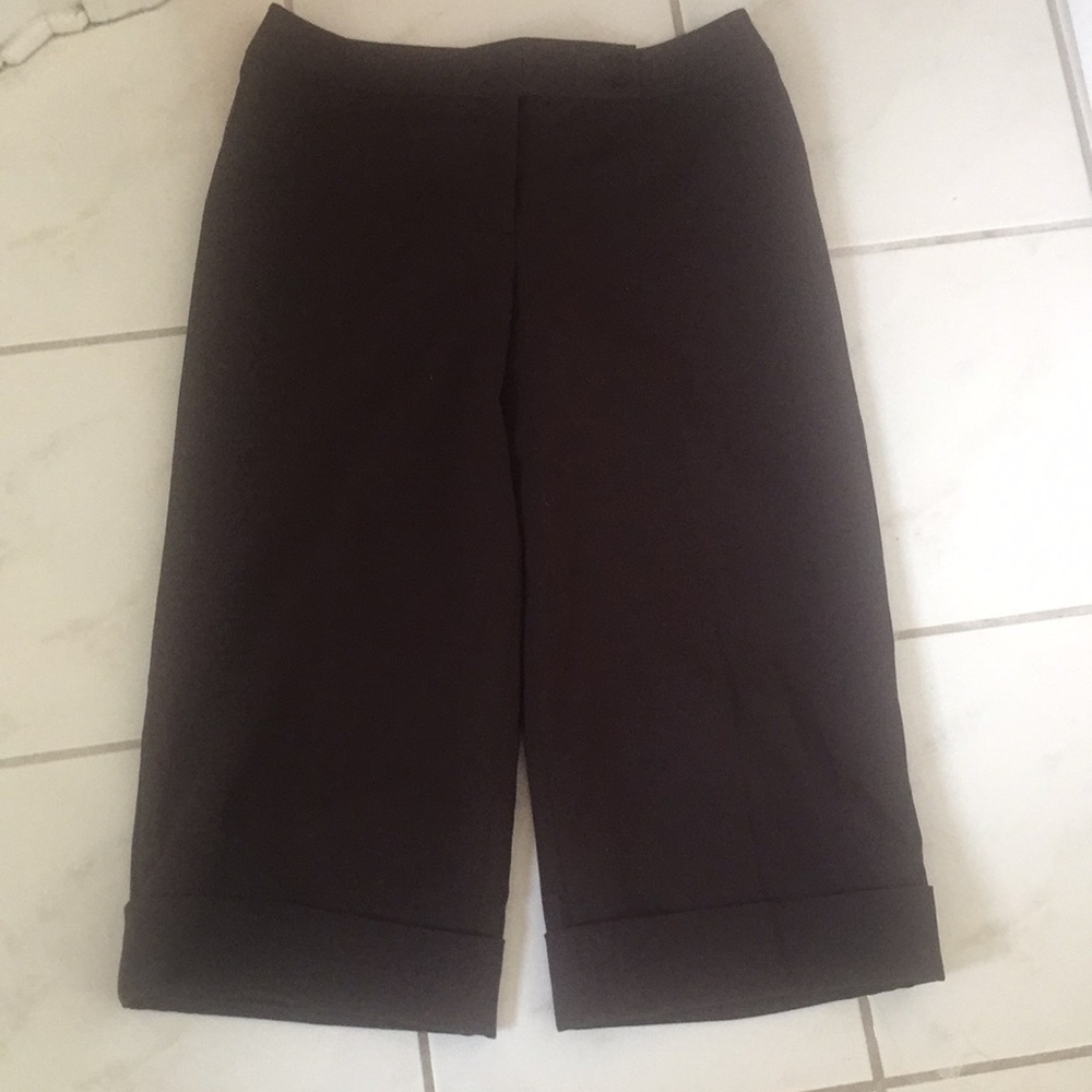 Brown capris